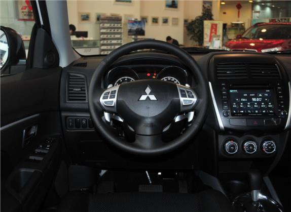 ASX劲炫(进口) 2012款 2.0两驱炫逸导航版 中控类   驾驶位