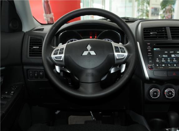 ASX劲炫(进口) 2012款 2.0四驱劲尚导航版 中控类   驾驶位