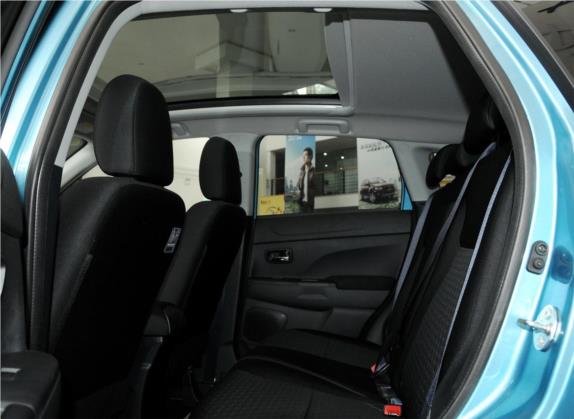 ASX劲炫(进口) 2012款 2.0四驱劲尚导航版 车厢座椅   后排空间