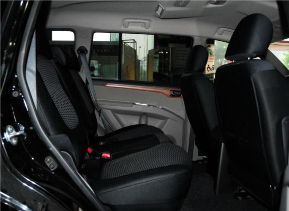 帕杰罗·劲畅(进口) 2011款 3.0L 运动导航版 车厢座椅   后排空间