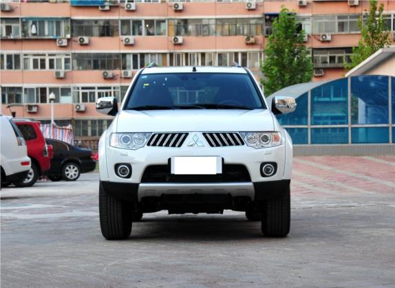 帕杰罗·劲畅(进口) 2011款 3.0L 豪华导航版 外观   正前
