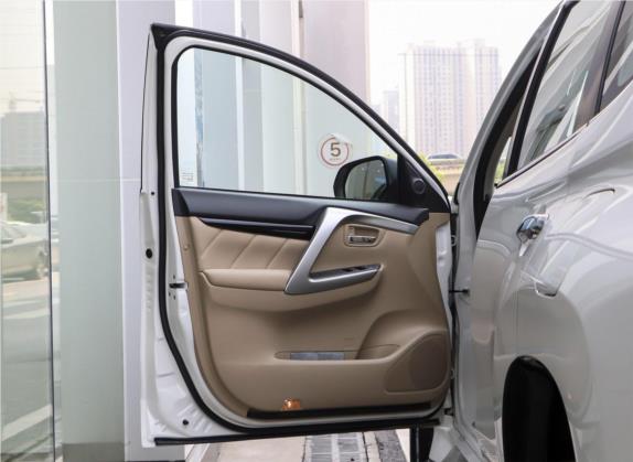 帕杰罗·劲畅(进口) 2019款 3.0L 标准型 车厢座椅   前门板
