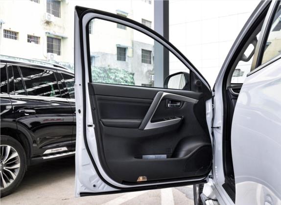 帕杰罗·劲畅(进口) 2020款 3.0L 豪华版 车厢座椅   前门板