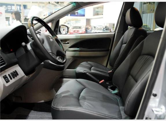 格蓝迪 2004款 2.4 六座真皮版 车厢座椅   前排空间
