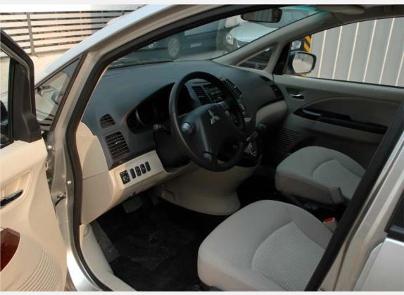 格蓝迪 2009款 2.4 七座舒适版 车厢座椅   前排空间