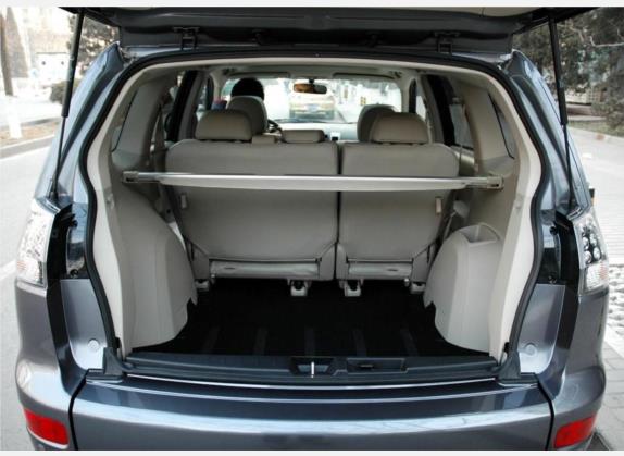 欧蓝德(进口) 2007款 2.4时尚版 车厢座椅   后备厢