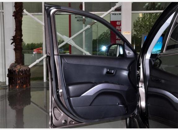 欧蓝德(进口) 2010款 劲界 3.0 豪华版 车厢座椅   前门板