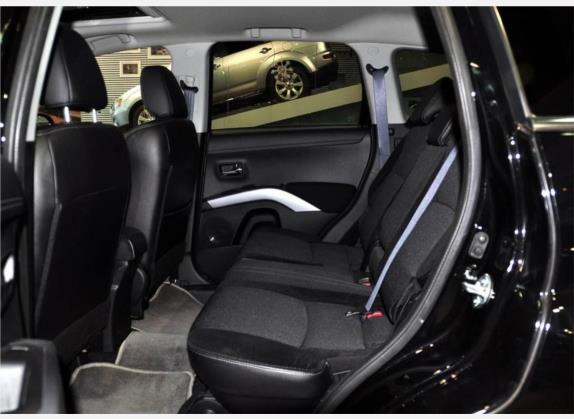 欧蓝德(进口) 2010款 劲界 3.0 精英GT版 车厢座椅   后排空间