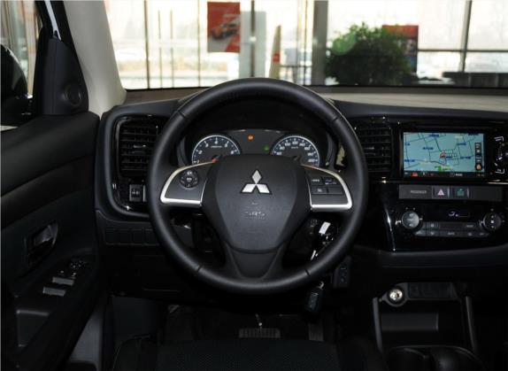 欧蓝德(进口) 2013款 2.0L 四驱都市导航版 5座 中控类   驾驶位