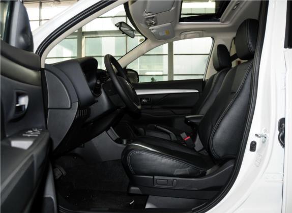 欧蓝德(进口) 2013款 2.0L 四驱都市导航版 5座 车厢座椅   前排空间