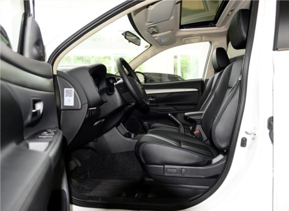欧蓝德(进口) 2014款 2.4L 四驱豪华超值版 5座 车厢座椅   前排空间