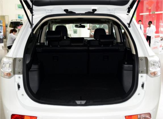 欧蓝德(进口) 2014款 2.4L 四驱豪华超值版 5座 车厢座椅   后备厢