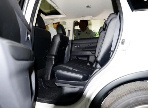 欧蓝德(进口) 2014款 2.4L 四驱豪华超值版 7座 车厢座椅   后排空间