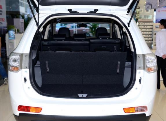 欧蓝德(进口) 2014款 2.4L 四驱豪华超值版 7座 车厢座椅   后备厢