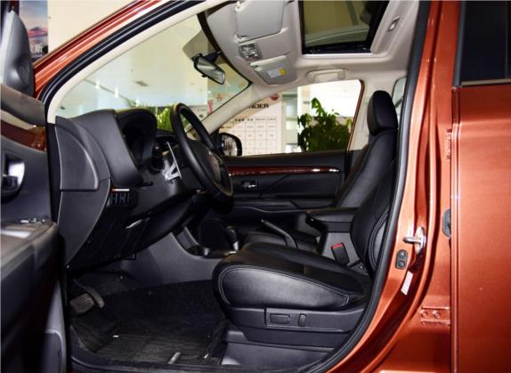 欧蓝德(进口) 2014款 2.4L 四驱精英GT超值版 7座 车厢座椅   前排空间