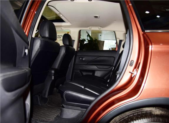 欧蓝德(进口) 2014款 2.4L 四驱精英GT超值版 7座 车厢座椅   后排空间