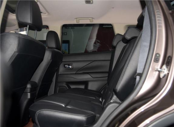 欧蓝德(进口) 2016款 2.4L 四驱精英版 7座 车厢座椅   后排空间