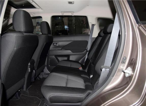 欧蓝德(进口) 2016款 2.0L 两驱加值版 5座 车厢座椅   后排空间