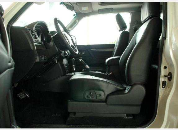 帕杰罗(进口) 2008款 3.8 三门GLS 炫酷版 车厢座椅   前排空间