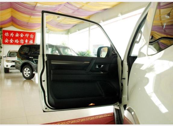 帕杰罗(进口) 2008款 3.8 三门GLS 炫酷版 车厢座椅   前门板