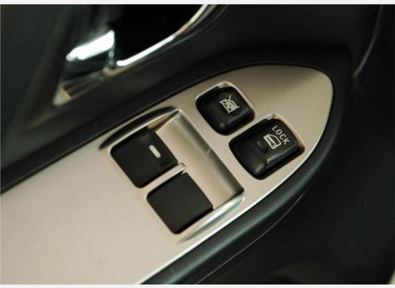 帕杰罗(进口) 2008款 3.8 三门GLS 炫酷版 车厢座椅   门窗控制
