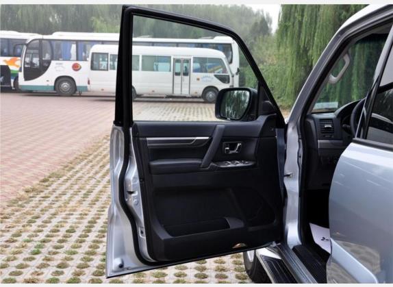 帕杰罗(进口) 2010款 3.0L 自动精英版 车厢座椅   前门板