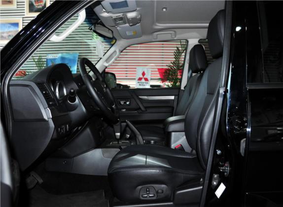 帕杰罗(进口) 2011款 3.0L 精英版 车厢座椅   前排空间