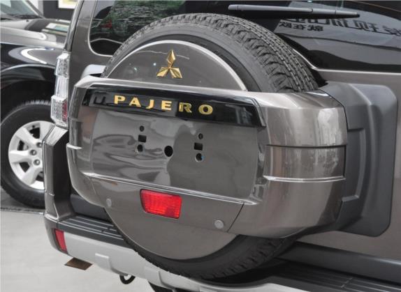 帕杰罗(进口) 2012款 3.0L 精英超越版 其他细节类   备胎
