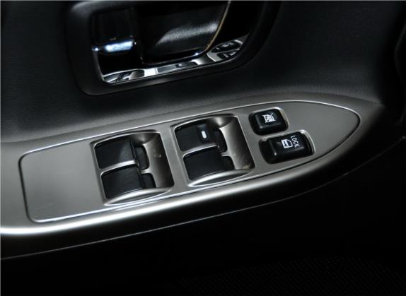 帕杰罗(进口) 2012款 3.8L 尊贵版 车厢座椅   门窗控制