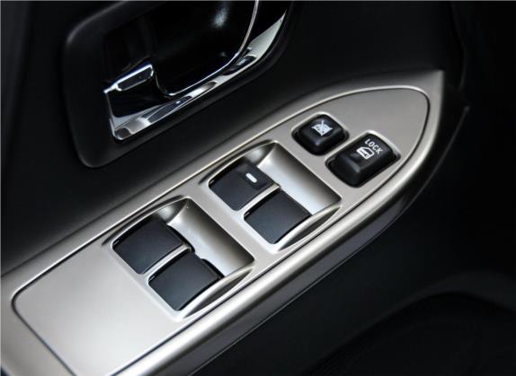 帕杰罗(进口) 2014款 3.0L 精英版 车厢座椅   门窗控制