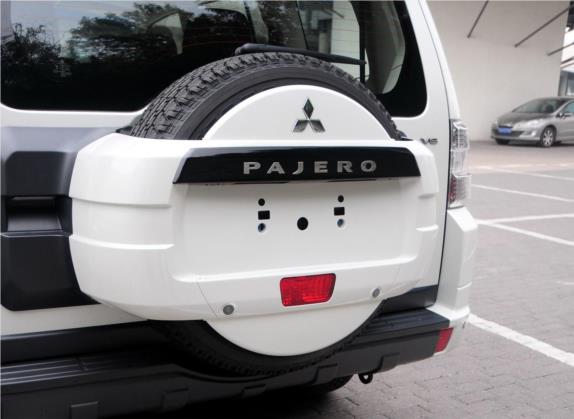 帕杰罗(进口) 2014款 3.0L 豪华版 其他细节类   备胎