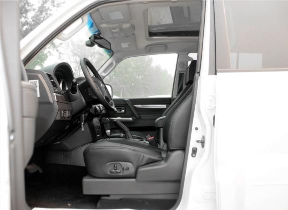 帕杰罗(进口) 2015款 3.0L 自动精英超越版 国IV 车厢座椅   前排空间