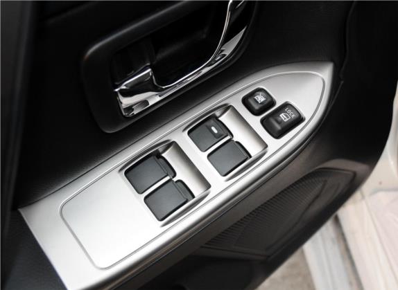 帕杰罗(进口) 2015款 3.0L 自动精英超越版 国IV 车厢座椅   门窗控制