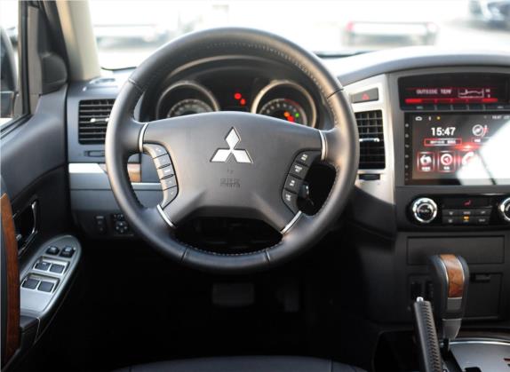 帕杰罗(进口) 2018款 3.0L 自动豪华版 中控类   驾驶位