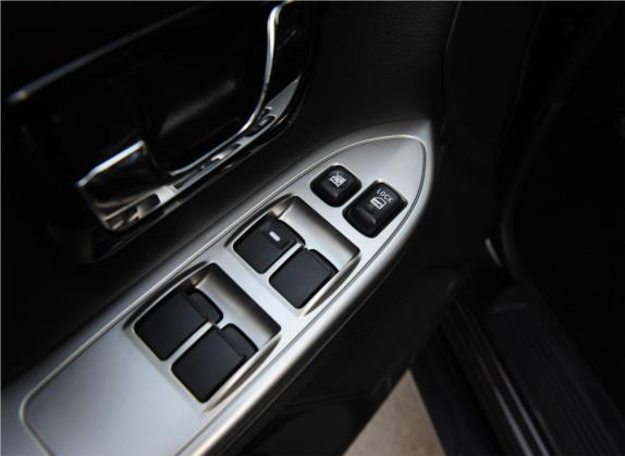 帕杰罗(进口) 2018款 3.0L 自动豪华版 车厢座椅   门窗控制