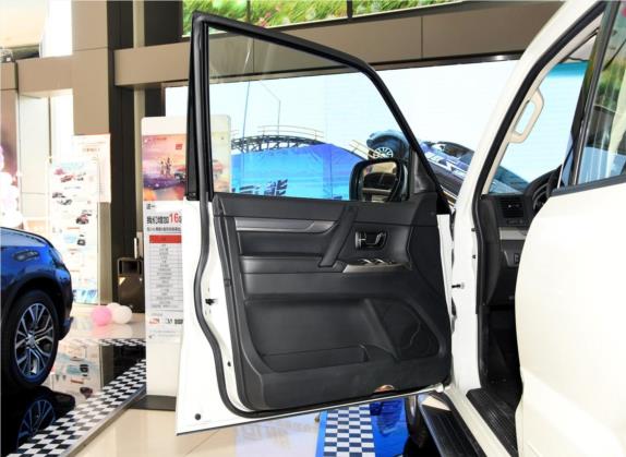 帕杰罗(进口) 2018款 3.0L 自动标准版 车厢座椅   前门板