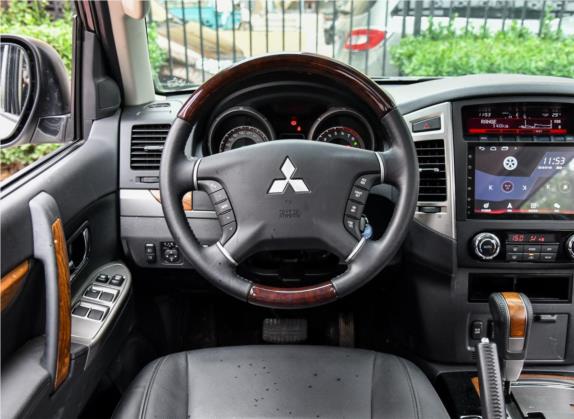 帕杰罗(进口) 2019款 3.0L 自动尊贵版 中控类   驾驶位