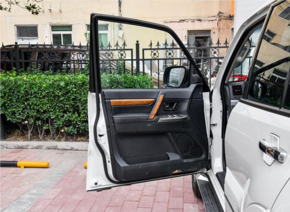 帕杰罗(进口) 2019款 3.0L 自动尊贵版 车厢座椅   前门板