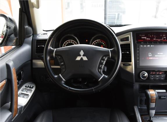 帕杰罗(进口) 2020款 3.0L 自动舒适版 中控类   驾驶位