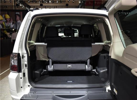 帕杰罗(进口) 2020款 3.0L 自动尊贵越野版 车厢座椅   后备厢