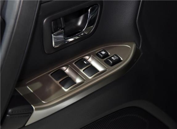 帕杰罗(进口) 2020款 3.0L 自动尊贵越野版 车厢座椅   门窗控制