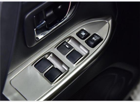帕杰罗(进口) 2020款 典藏版 3.0L 自动尊贵越野版 车厢座椅   门窗控制