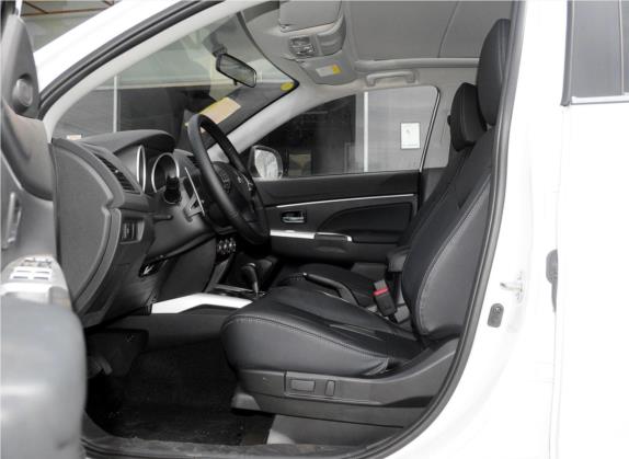 劲炫ASX 2013款 2.0L CVT四驱旗舰版 车厢座椅   前排空间