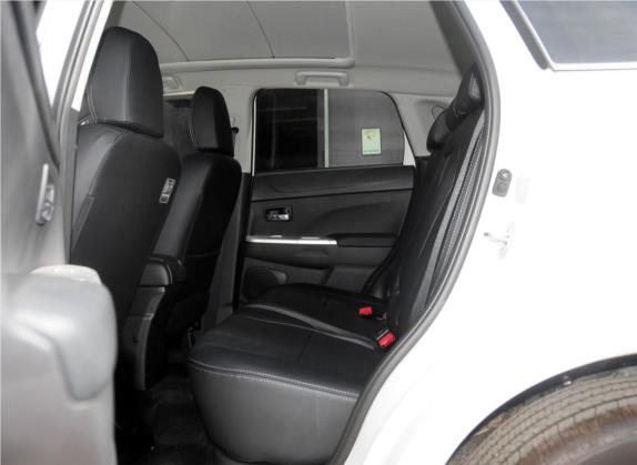 劲炫ASX 2013款 2.0L CVT四驱旗舰版 车厢座椅   后排空间