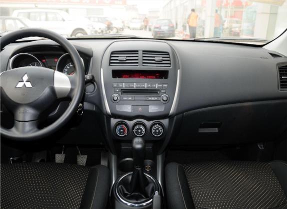 劲炫ASX 2013款 1.6L 手动两驱标准版 中控类   中控台