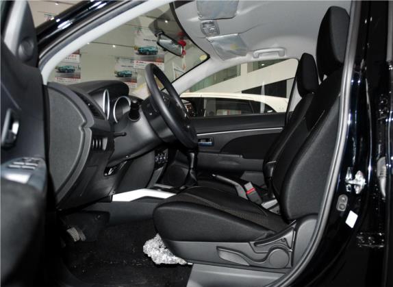 劲炫ASX 2013款 2.0L 手动两驱舒适版 车厢座椅   前排空间