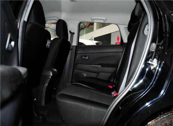 劲炫ASX 2013款 2.0L 手动两驱舒适版 车厢座椅   后排空间