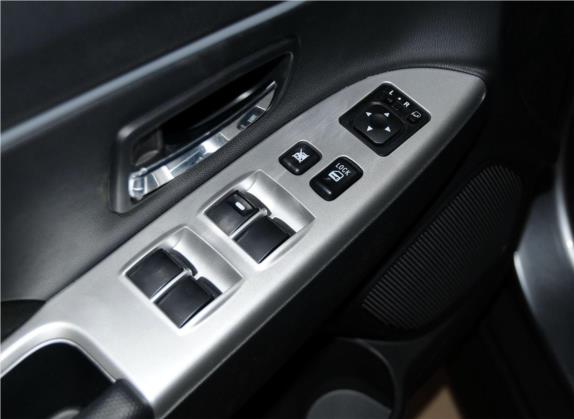 劲炫ASX 2013款 2.0L CVT四驱尊贵版 车厢座椅   门窗控制