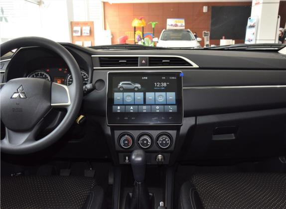 劲炫ASX 2020款 1.6L 手动乐趣版 中控类   中控台