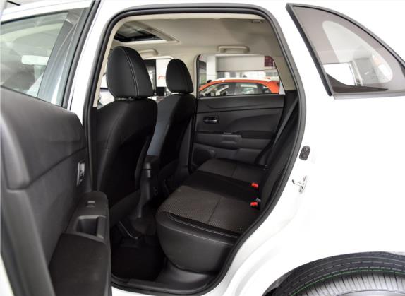 劲炫ASX 2020款 1.6L 手动乐趣版 车厢座椅   后排空间